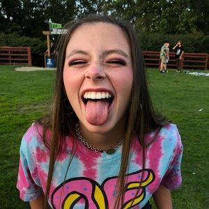 Meet your Posher, Alexis